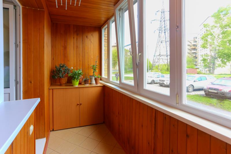 Продам квартиру в Новосибирске по адресу Макаренко, 52, площадь 568 квм Недвижимость Новосибирская  область (Россия)  На полу по всей квартире качественный ламинат, натяжные потолки, межкомнатные двери из натурального дерева